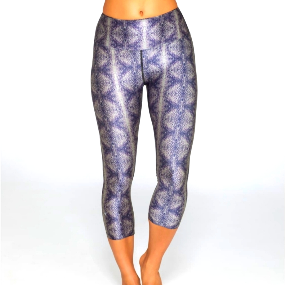 Nux Purple Madrid Capri Leggings Size Small